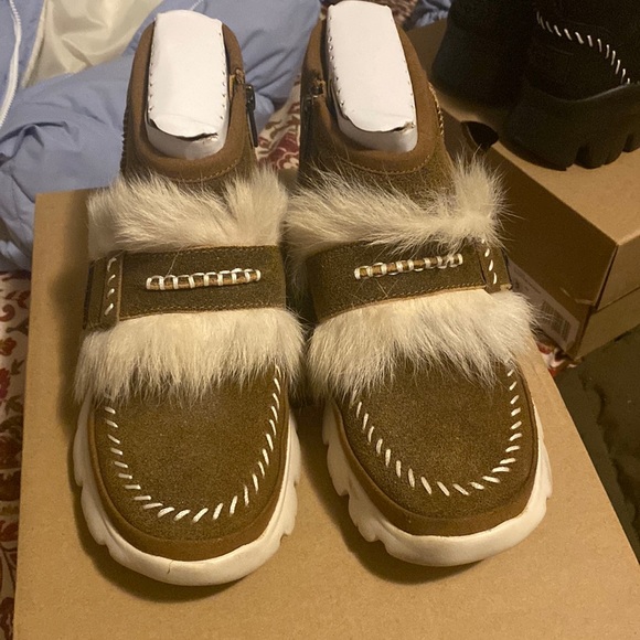 Ugg boots , size 5 - Picture 1 of 7